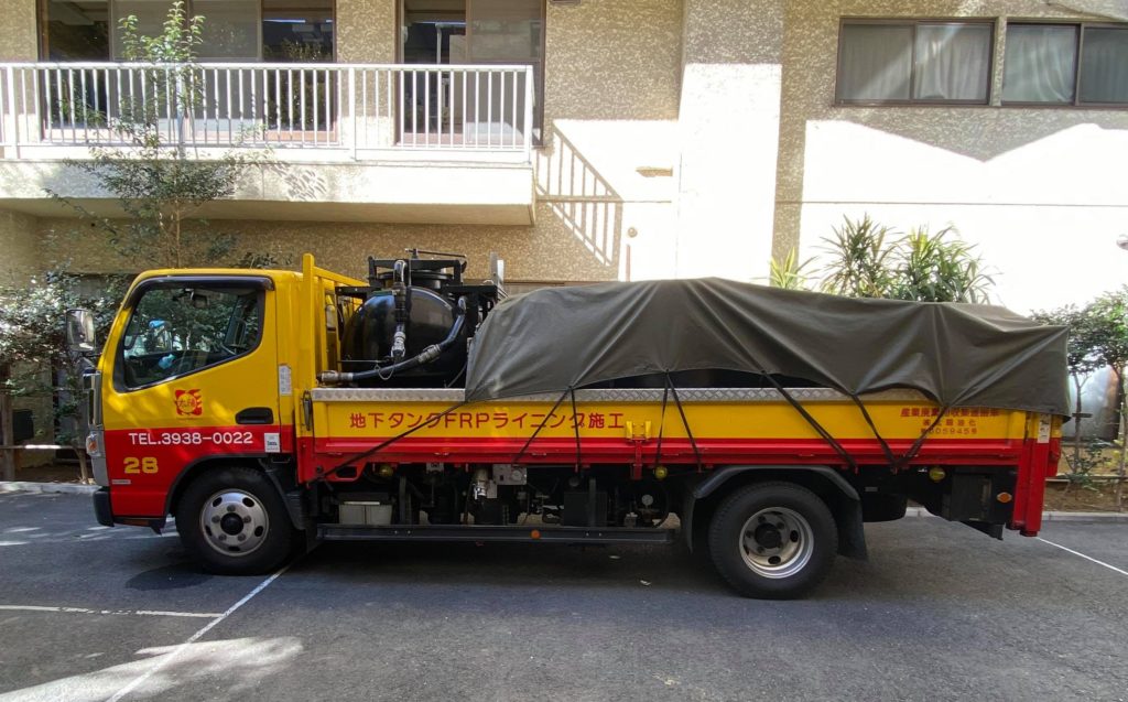 小型吸引タンク付き作業車